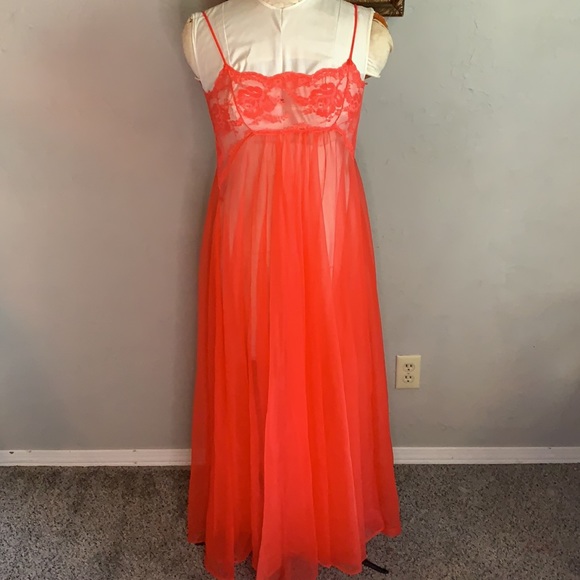 Vintage lingerie dress and housecoat - Picture 5 of 9